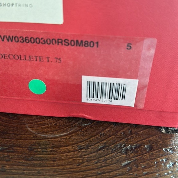 Brand new comes with box Roger Vivier pink satin heels with the famous heels - Picture 6 of 6